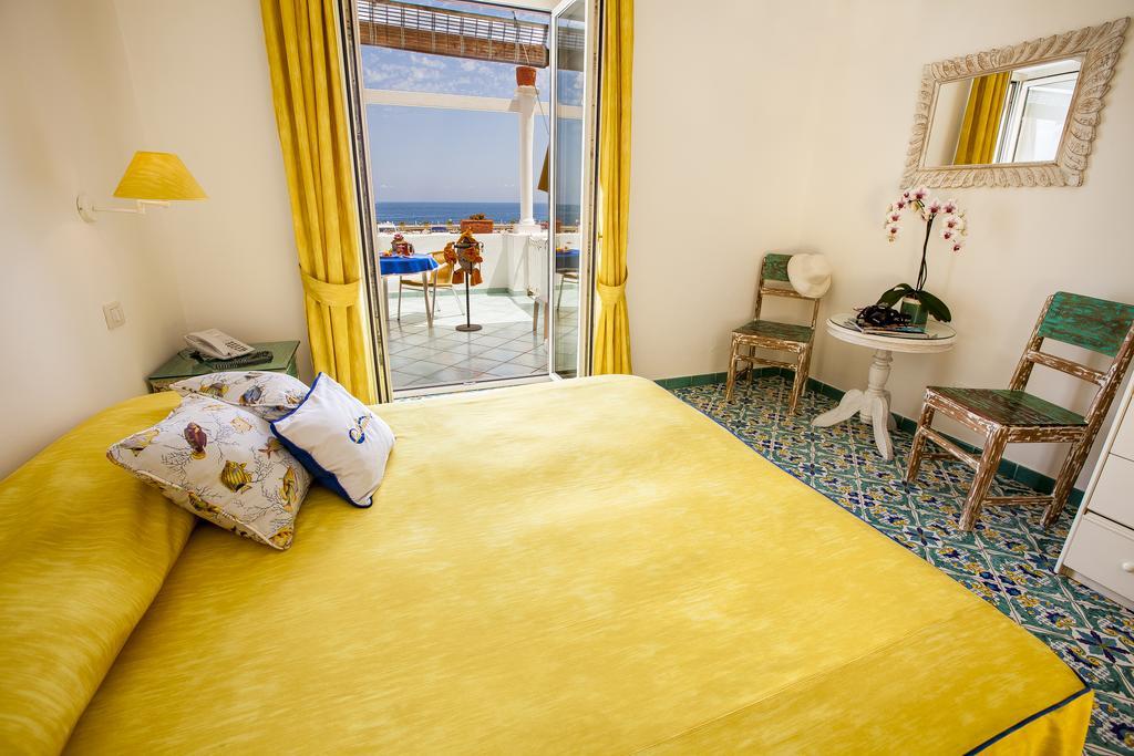 Hotel La Sirenella Lacco Ameno  Екстер'єр фото